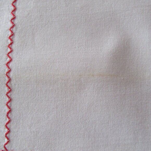 Vintage off white square tablecloth embroidered flowers & rick rack stitching - Picture 8 of 12